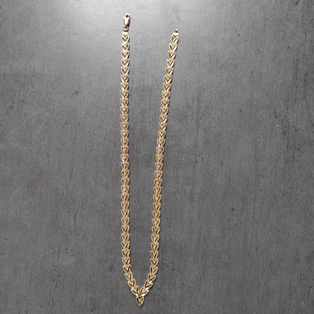 16" 14KT Gold Chevron patterned necklace